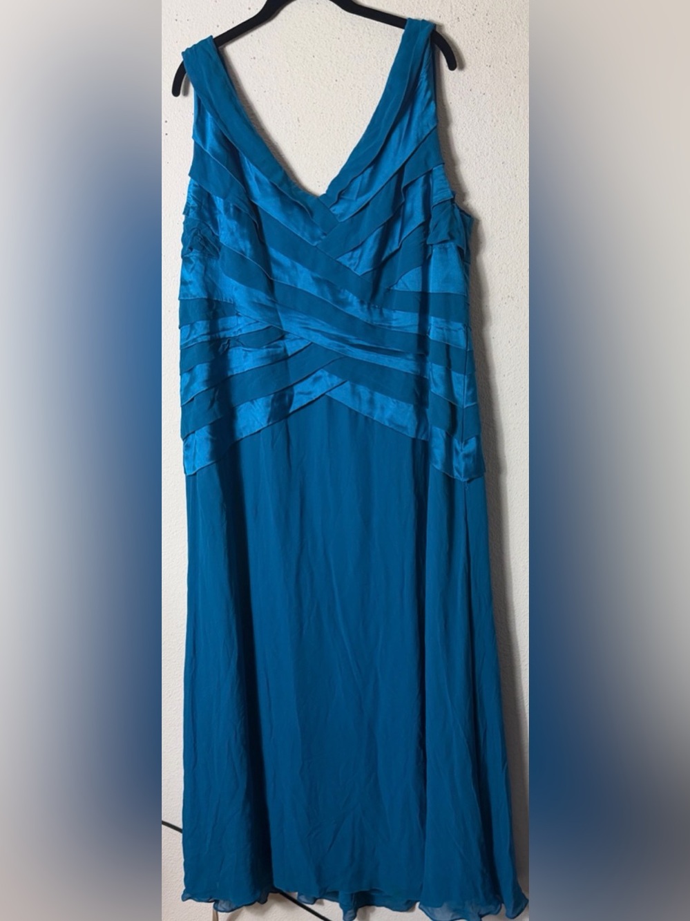 Tadashi Shoji Collection Marine Blue V-Neck Layered Silk Chiffon Gown Size 18Q